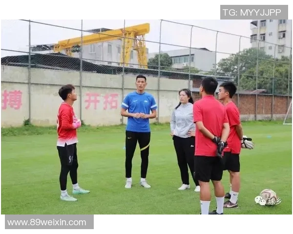 李伟独家分享足球心得与技巧提升之道助你成为球场明星